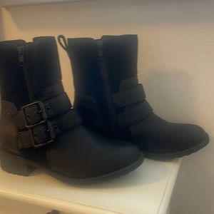 womens size 5 UGG black boots